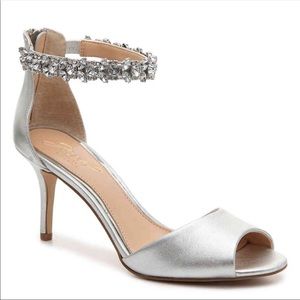 NWT! Beautiful silver Badgley Mischka Heels